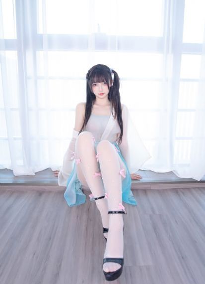 两位女王圣水调教小刚