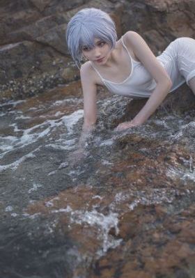 俏女性花开
